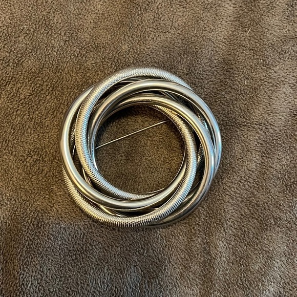 Accessories - Vintage silver broach.